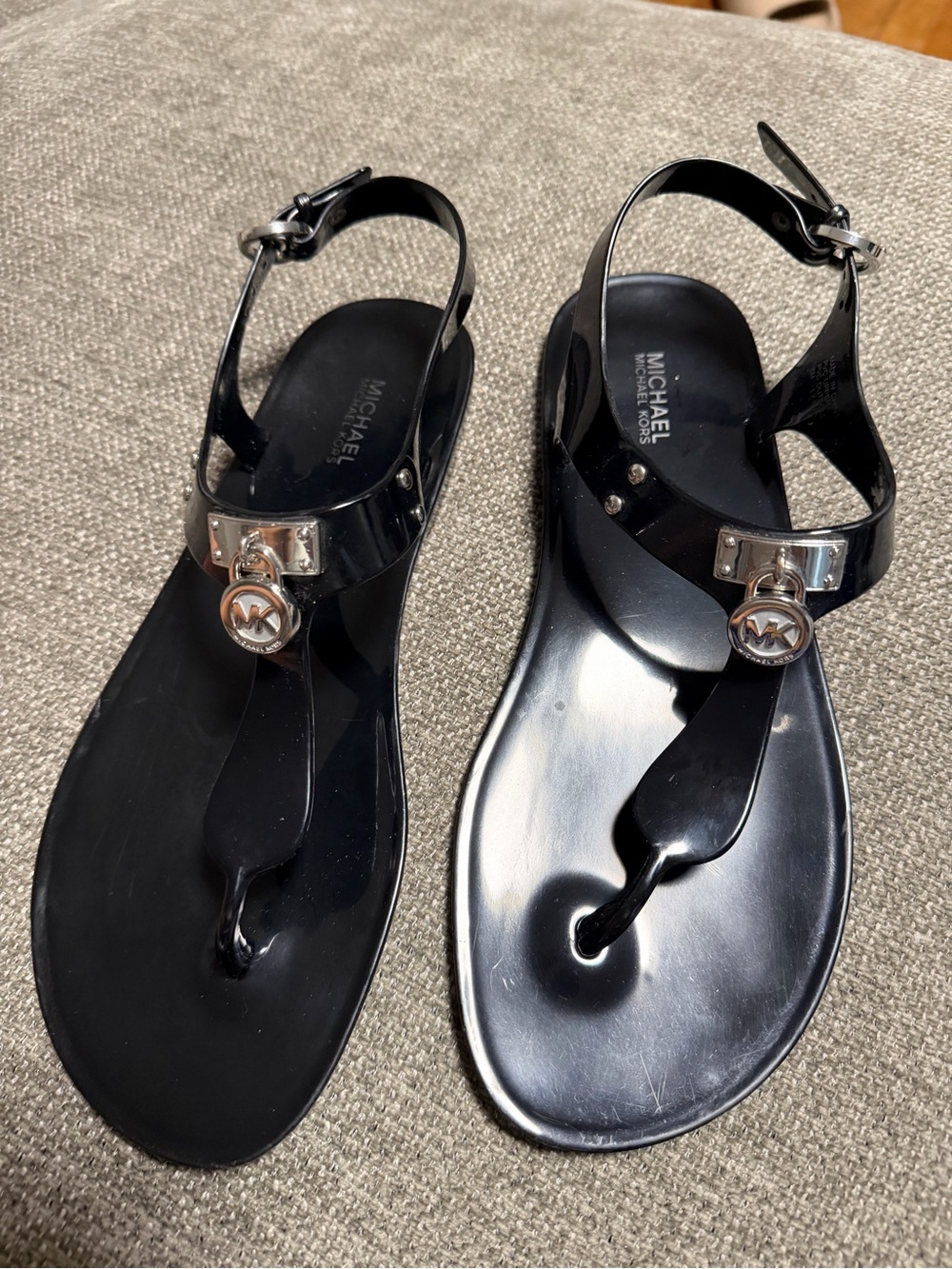 MICHAEL Michael Kors Black Jelly Thong Sandals Silver Lock Charm 8M
